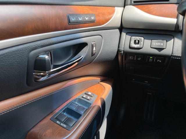 Used 2013 Lexus LS 600h L AWD/4WD image 29