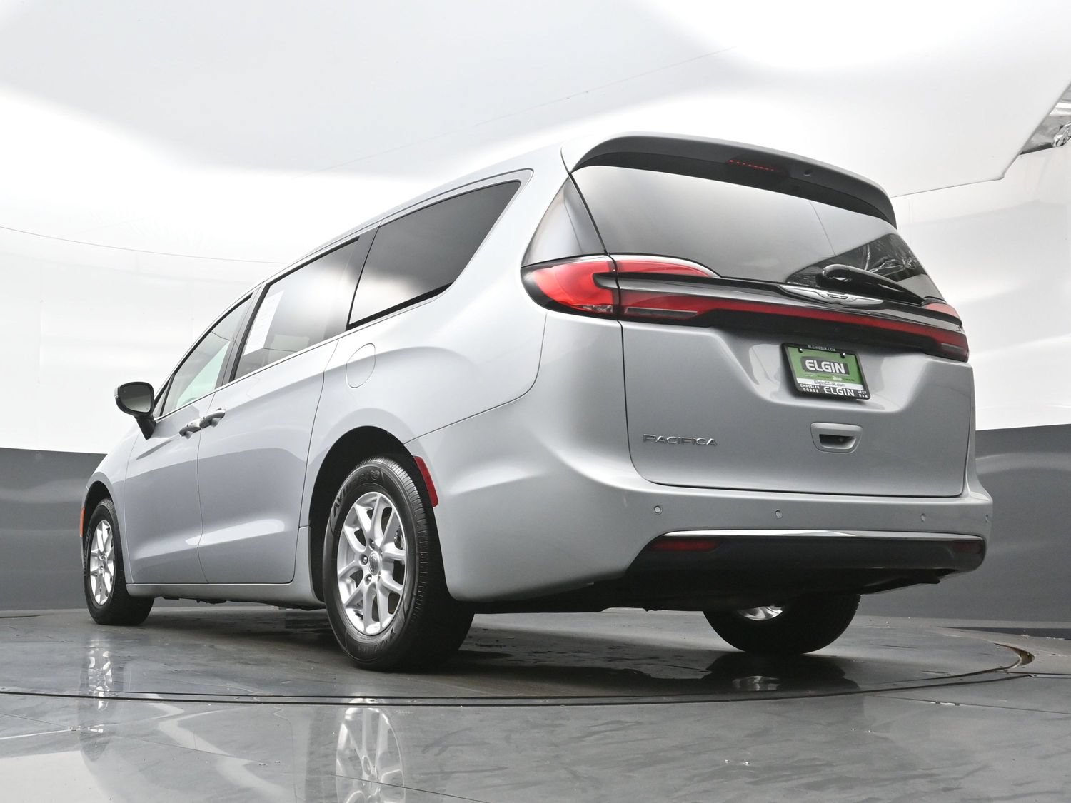 Used 2023 Chrysler Pacifica Touring-L FWD image 32