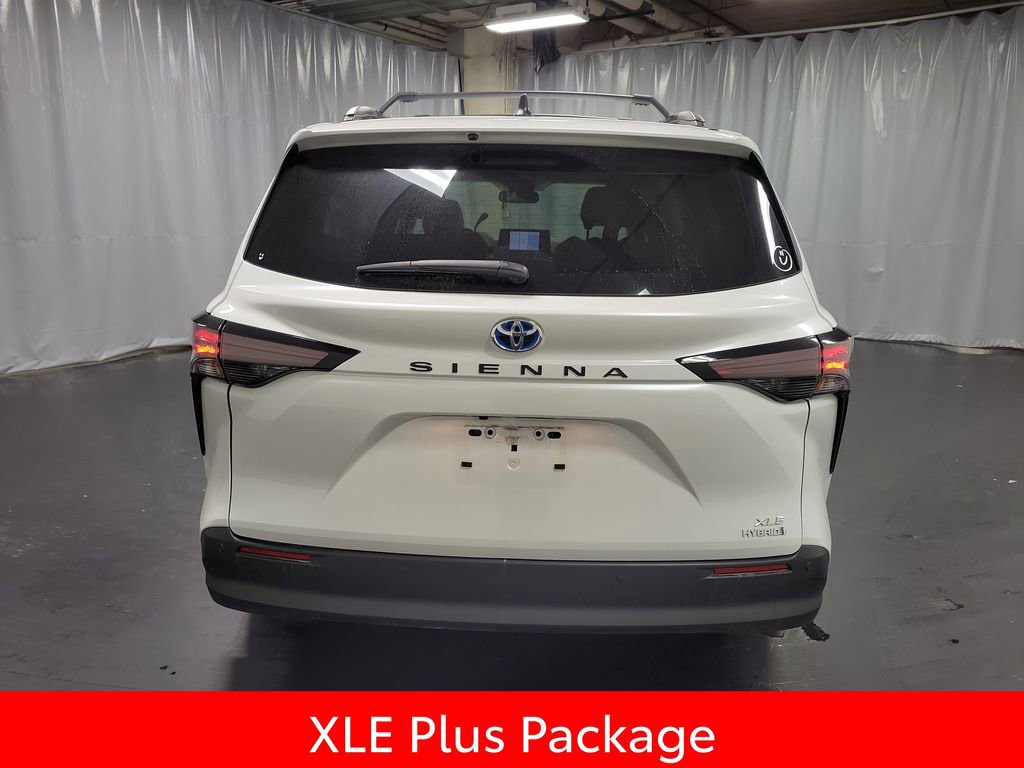 Used 2024 Toyota Sienna XLE w/ XLE Plus Package image 7