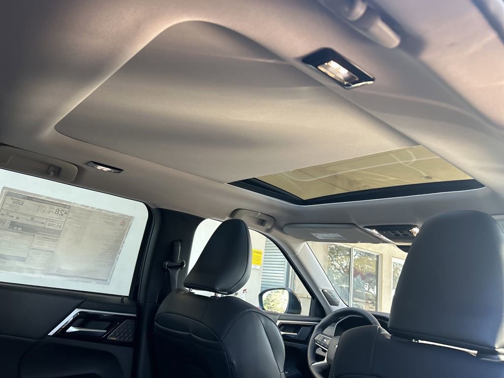 New 2026 Mitsubishi Outlander SE image 30