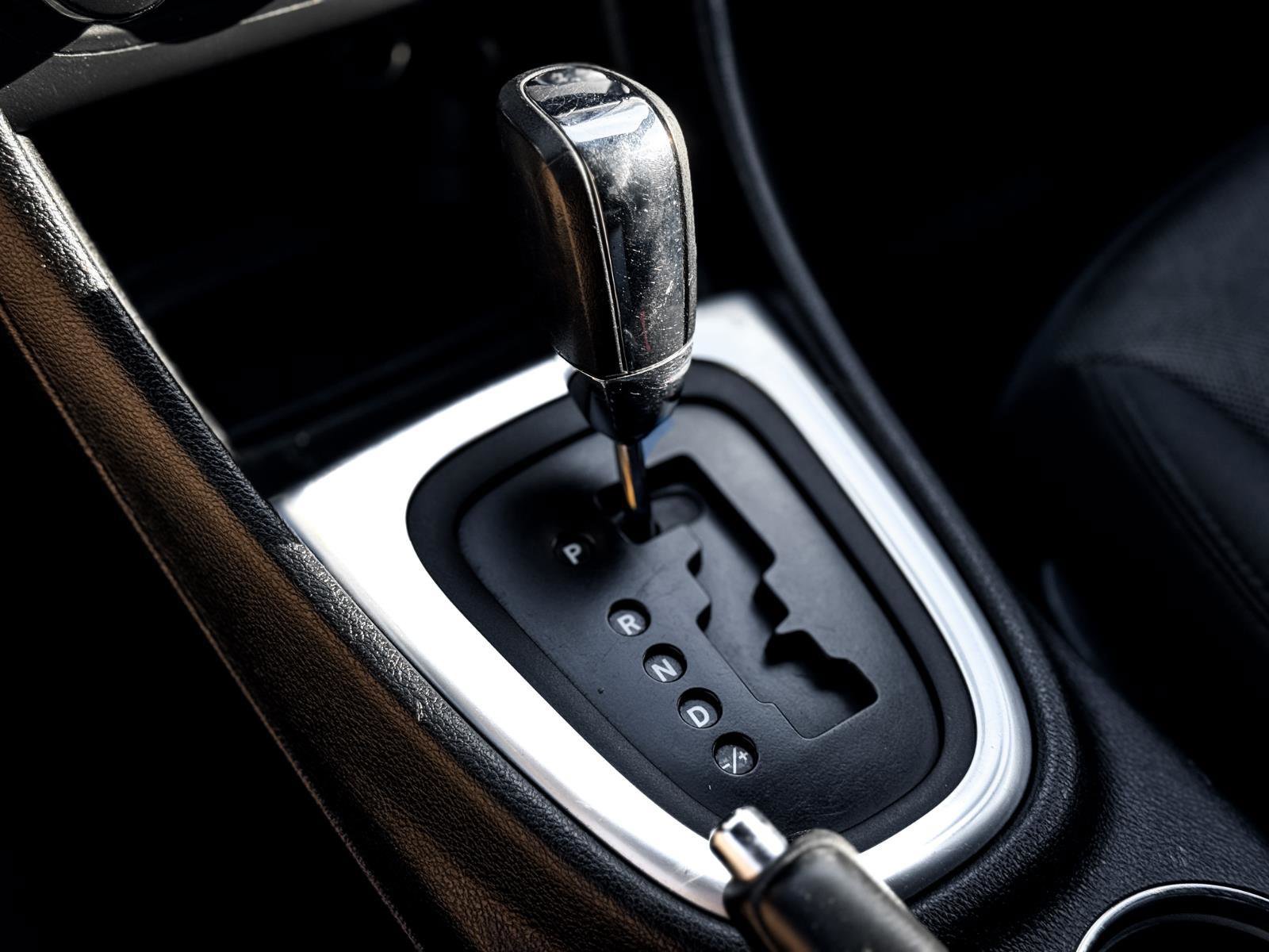 Used 2012 Dodge Avenger SE image 16