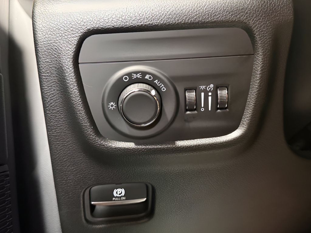 Used 2025 Jeep Grand Cherokee Laredo X AWD/4WD image 20