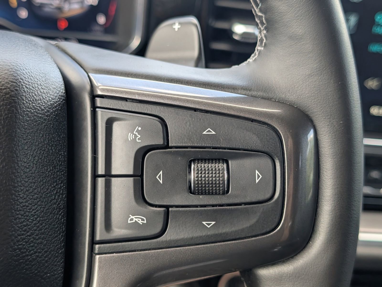 Used 2025 Chevrolet Silverado 1500 High Country w/ High Country Premium Package AWD/4WD image 25