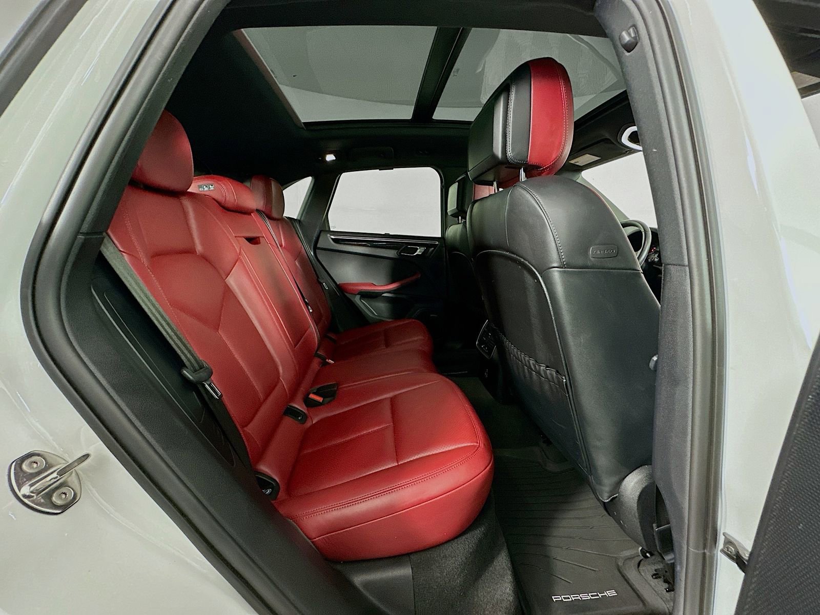 Used 2023 Porsche Macan S image 29