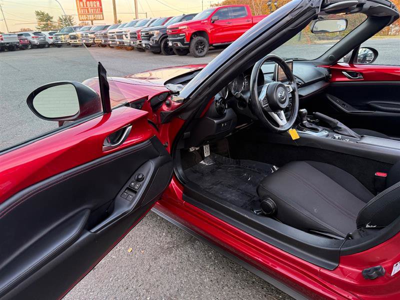 Used 2016 MAZDA MX-5 Miata Club image 21