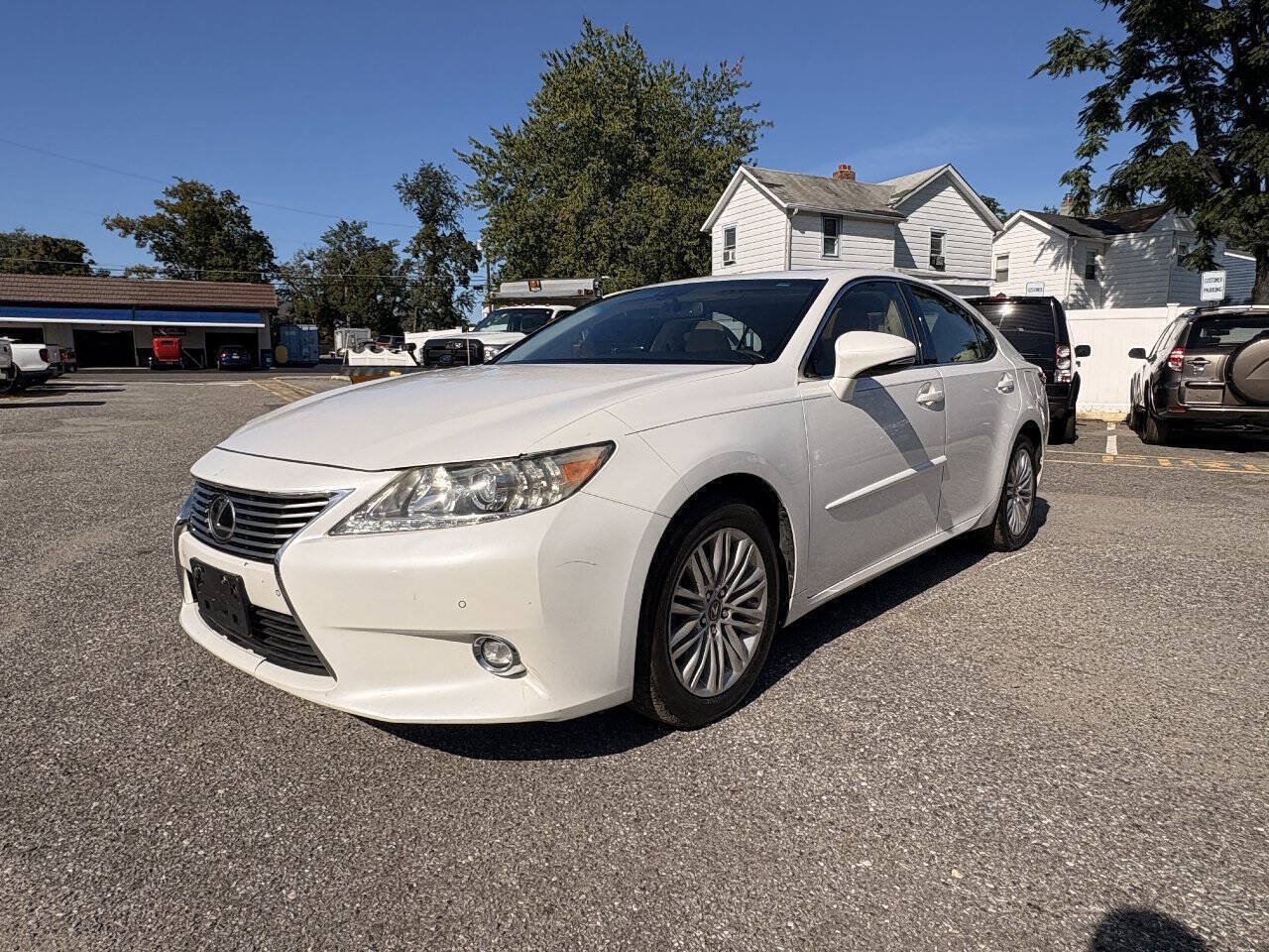 Used 2014 Lexus ES 350 w/ Luxury Package FWD image 2