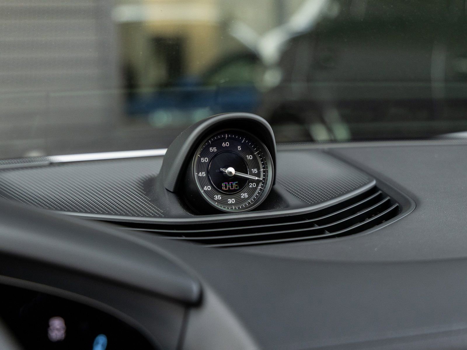 Used 2025 Porsche Taycan GTS image 34