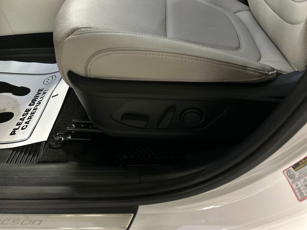 Used 2025 Hyundai Tucson Limited image 11