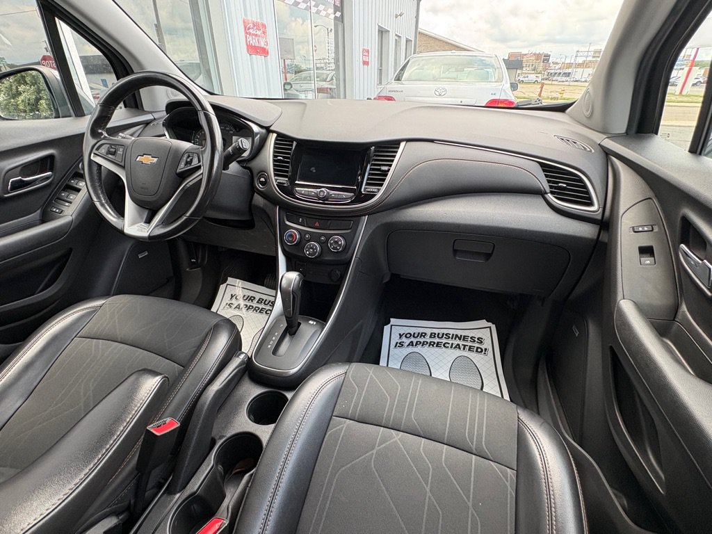 Used 2019 Chevrolet Trax LT w/ Sun & Sound Package FWD image 18