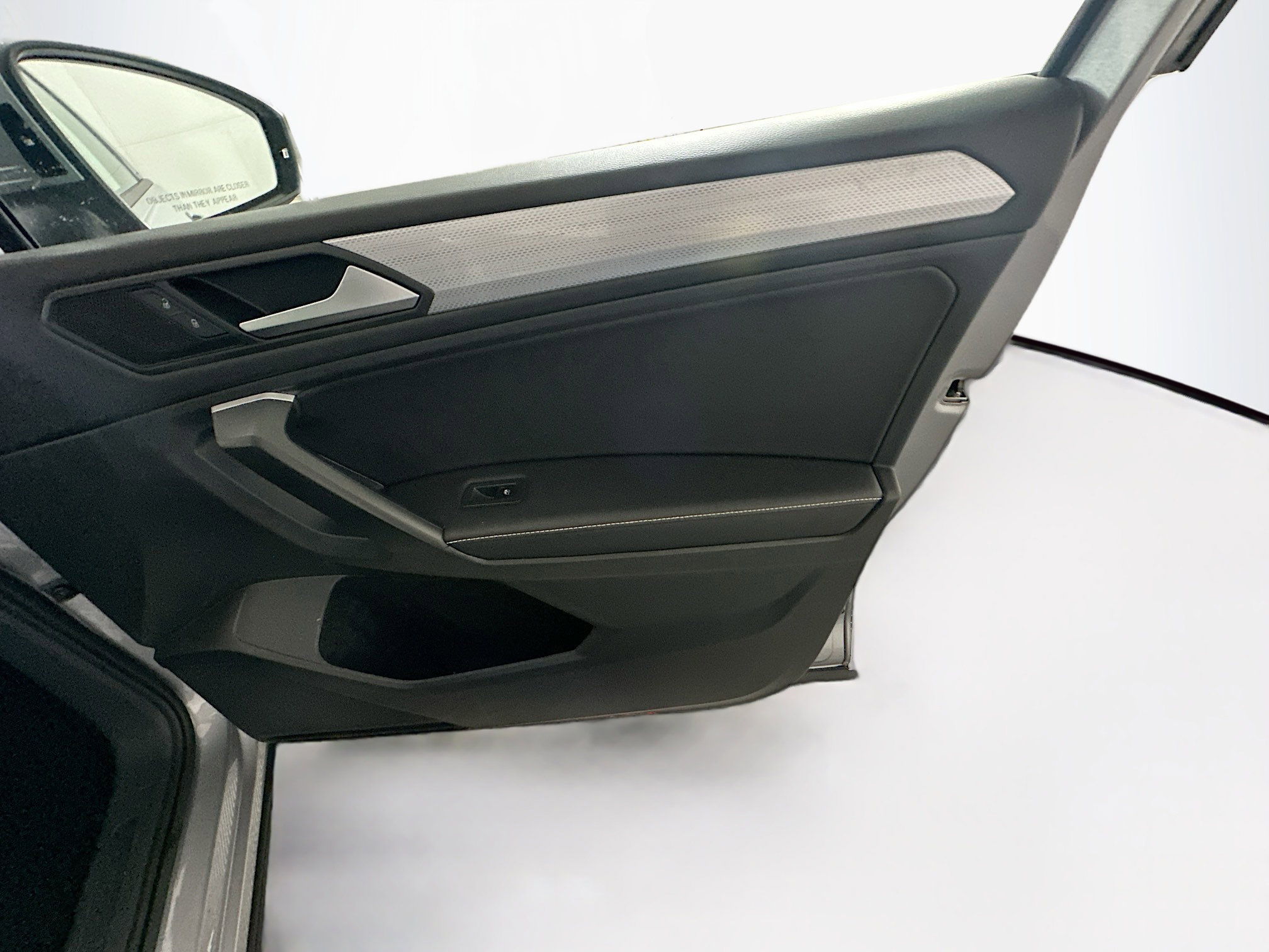 Used 2024 Volkswagen Tiguan S image 31