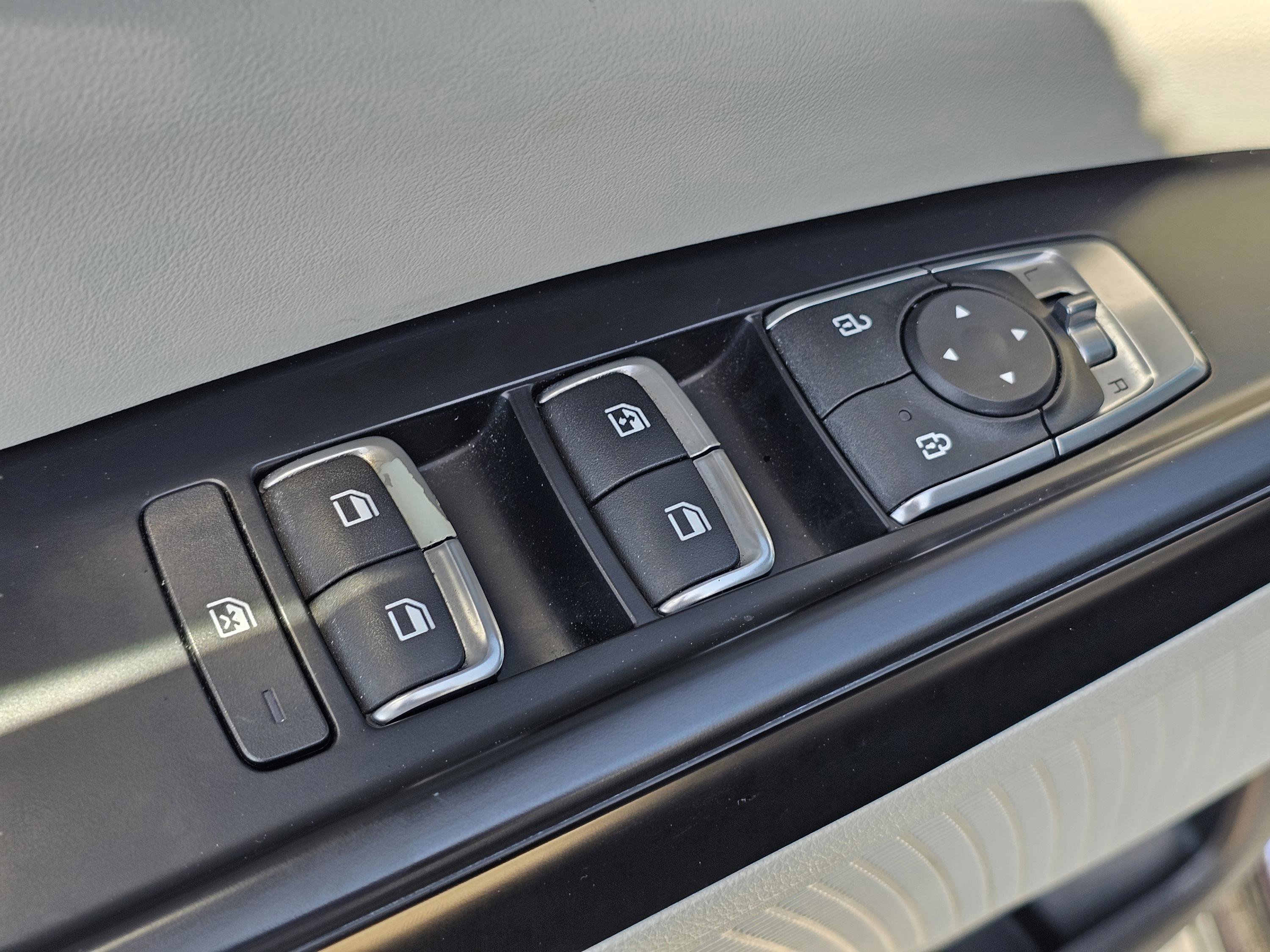 Used 2023 Kia Carnival LX image 15