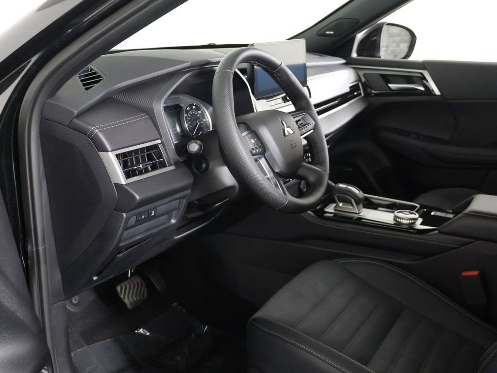 New 2026 Mitsubishi Outlander LE AWD/4WD image 24