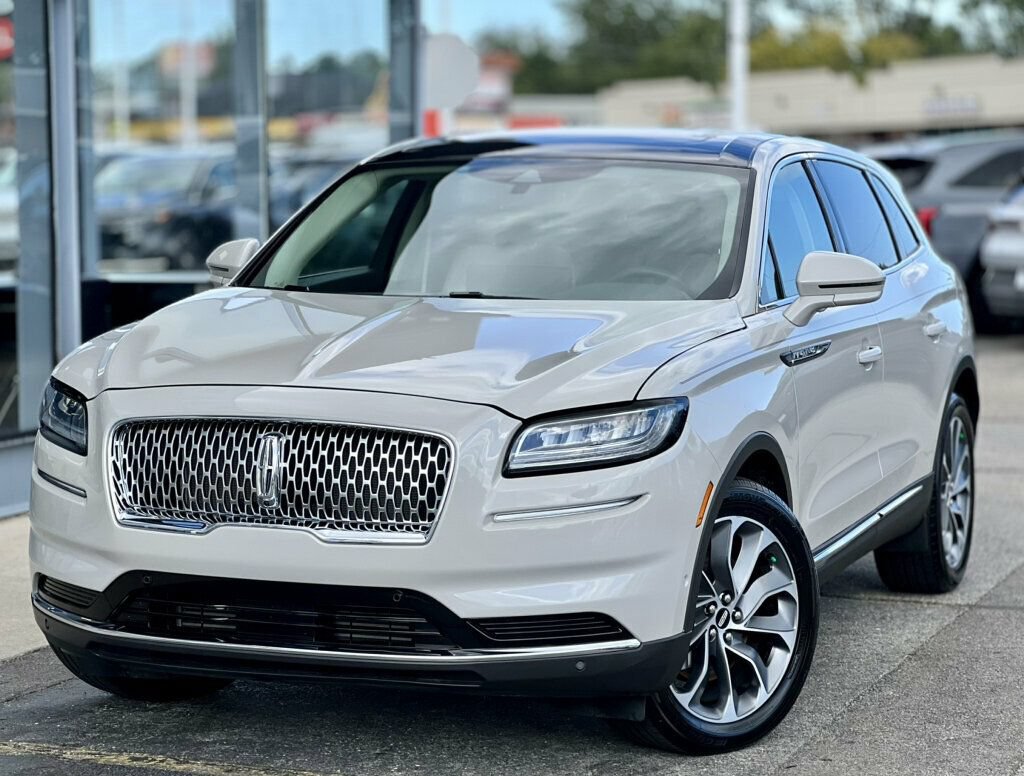 Used 2022 Lincoln Nautilus Reserve w/ Equipment Group 201A FWD image 32