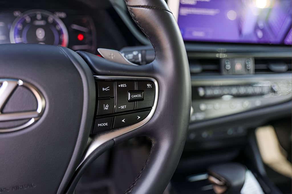 Used 2024 Lexus ES 350 w/ Premium Package FWD image 13