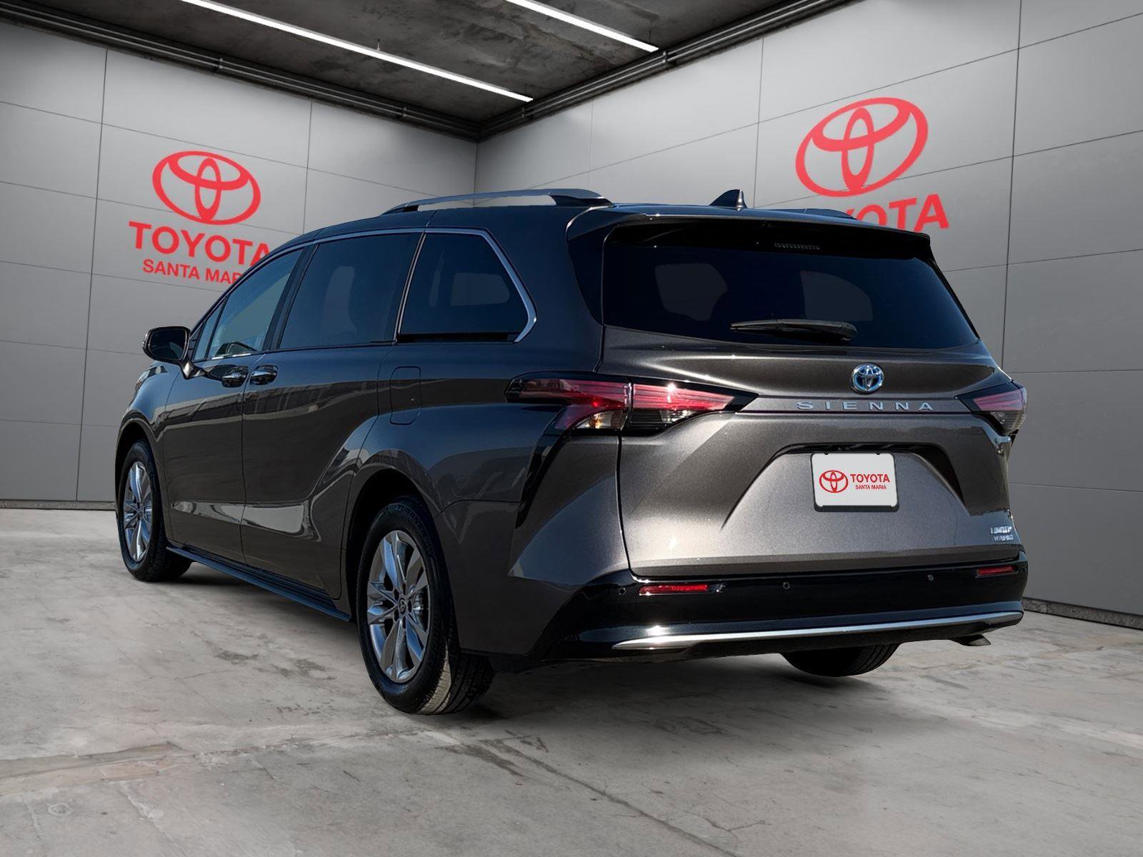 Certified 2024 Toyota Sienna Limited FWD image 2
