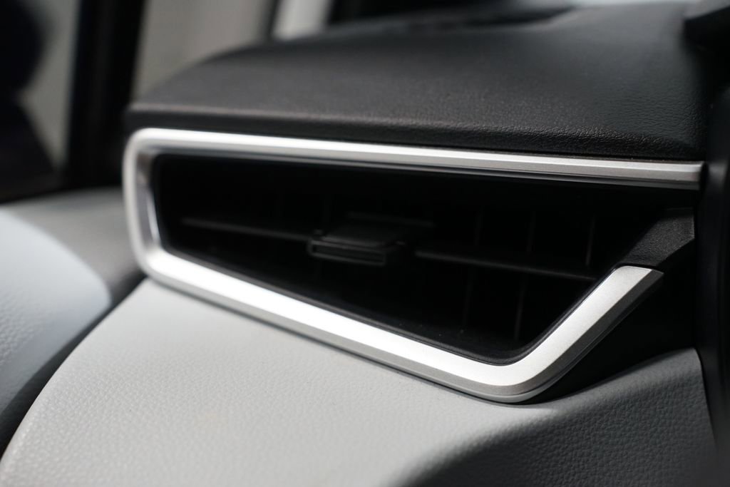 Used 2024 Toyota Corolla SE image 25