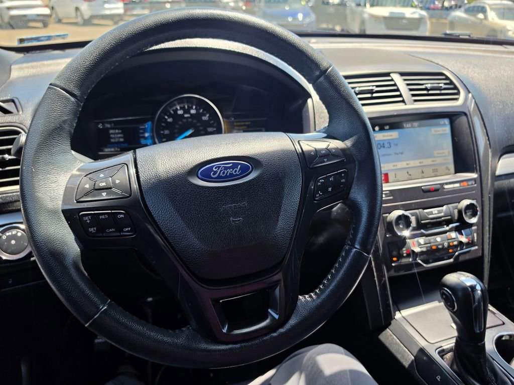 Used 2019 Ford Explorer XLT w/ Equipment Group 202A AWD/4WD image 17