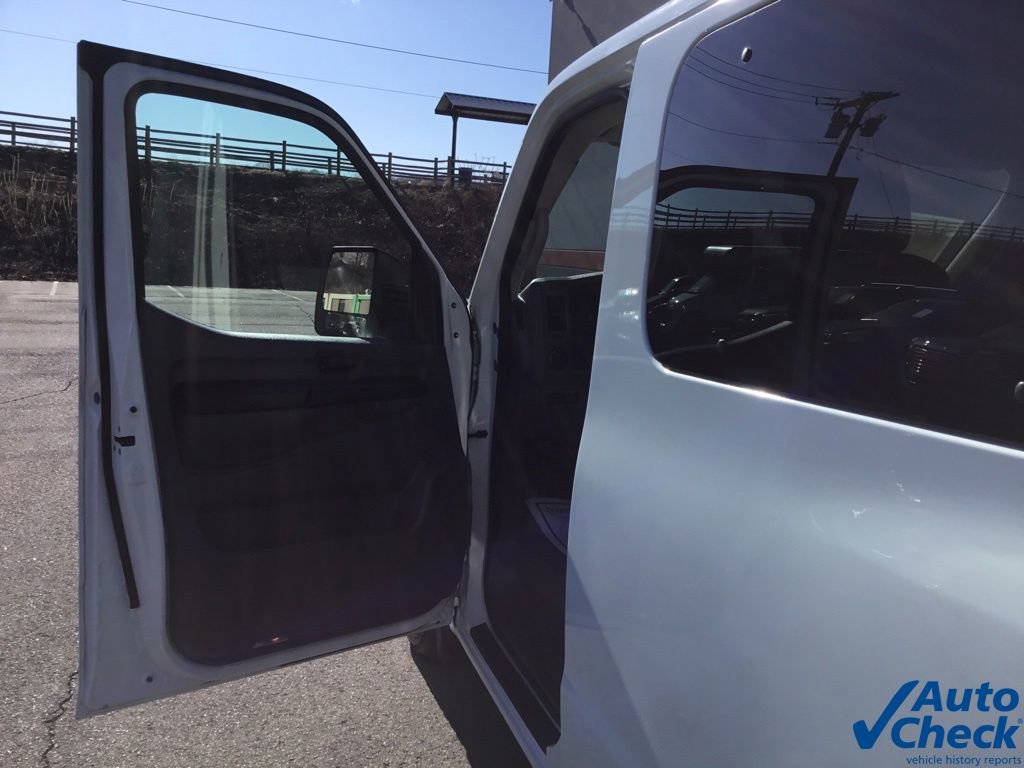 Used 2015 Nissan NV 3500 SV w/ Technology Package image 18