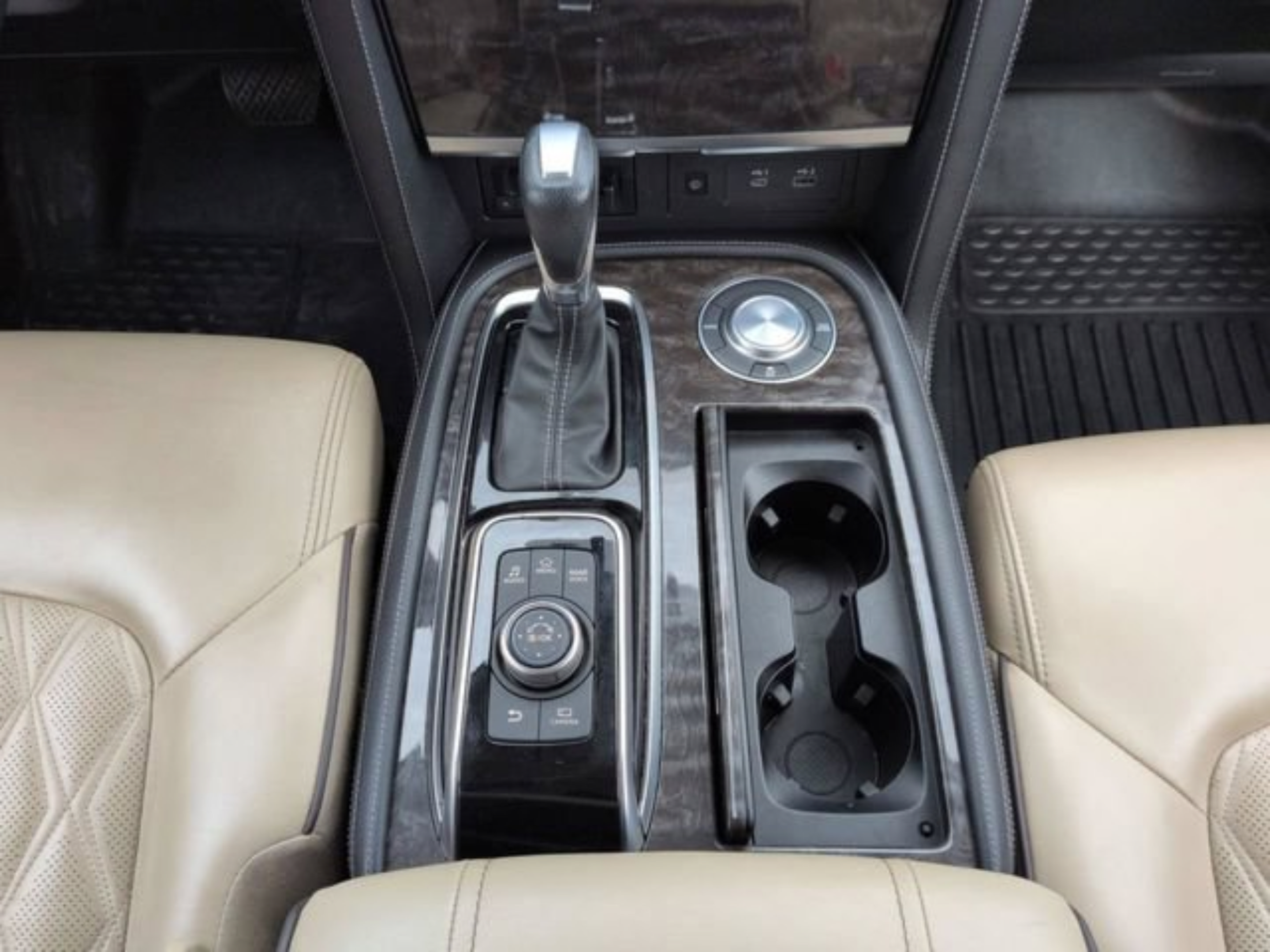 Used 2023 Nissan Armada Platinum w/ Captain's Chairs Package RWD image 18