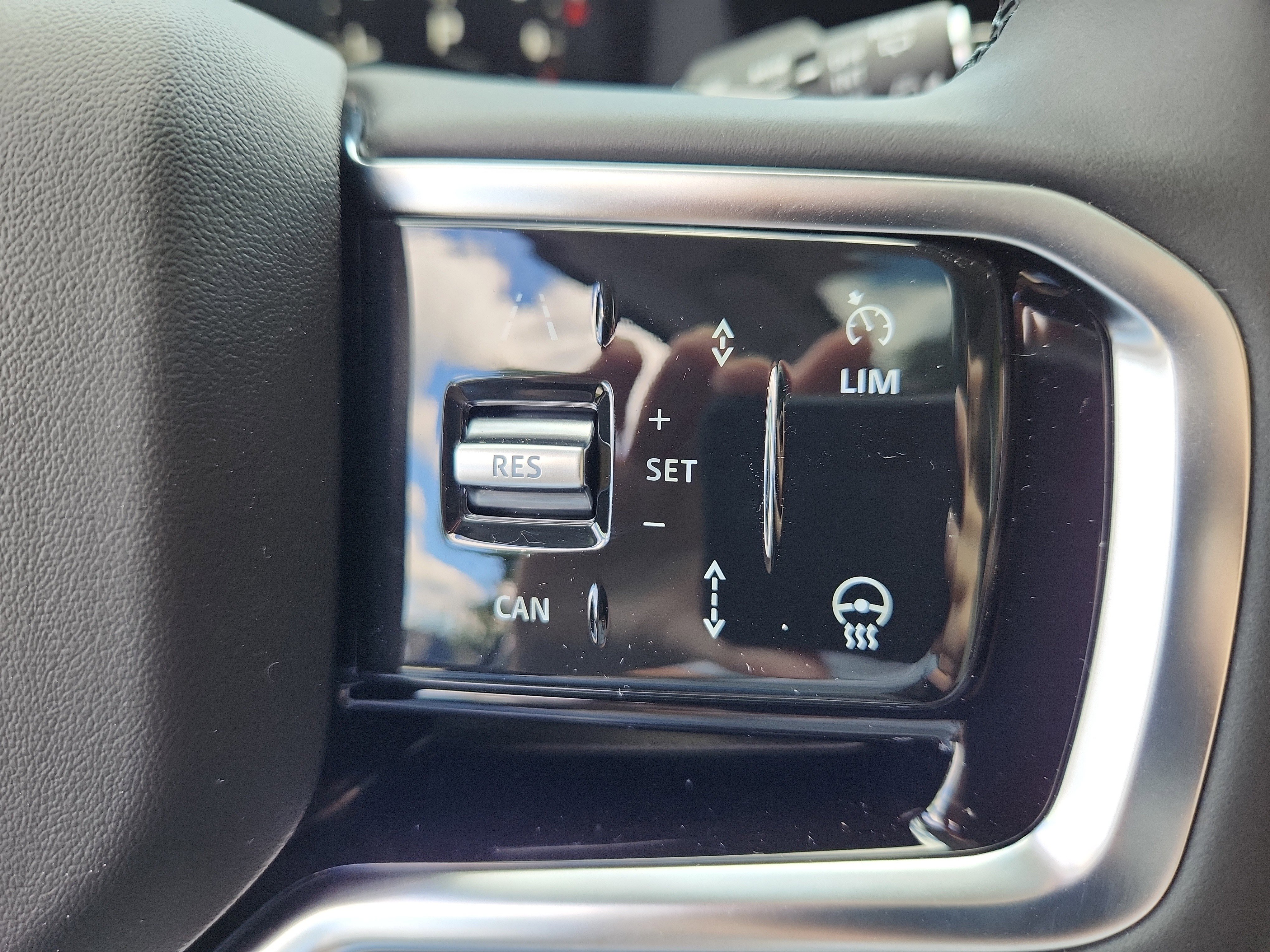 Used 2025 Land Rover Discovery Sport S image 20