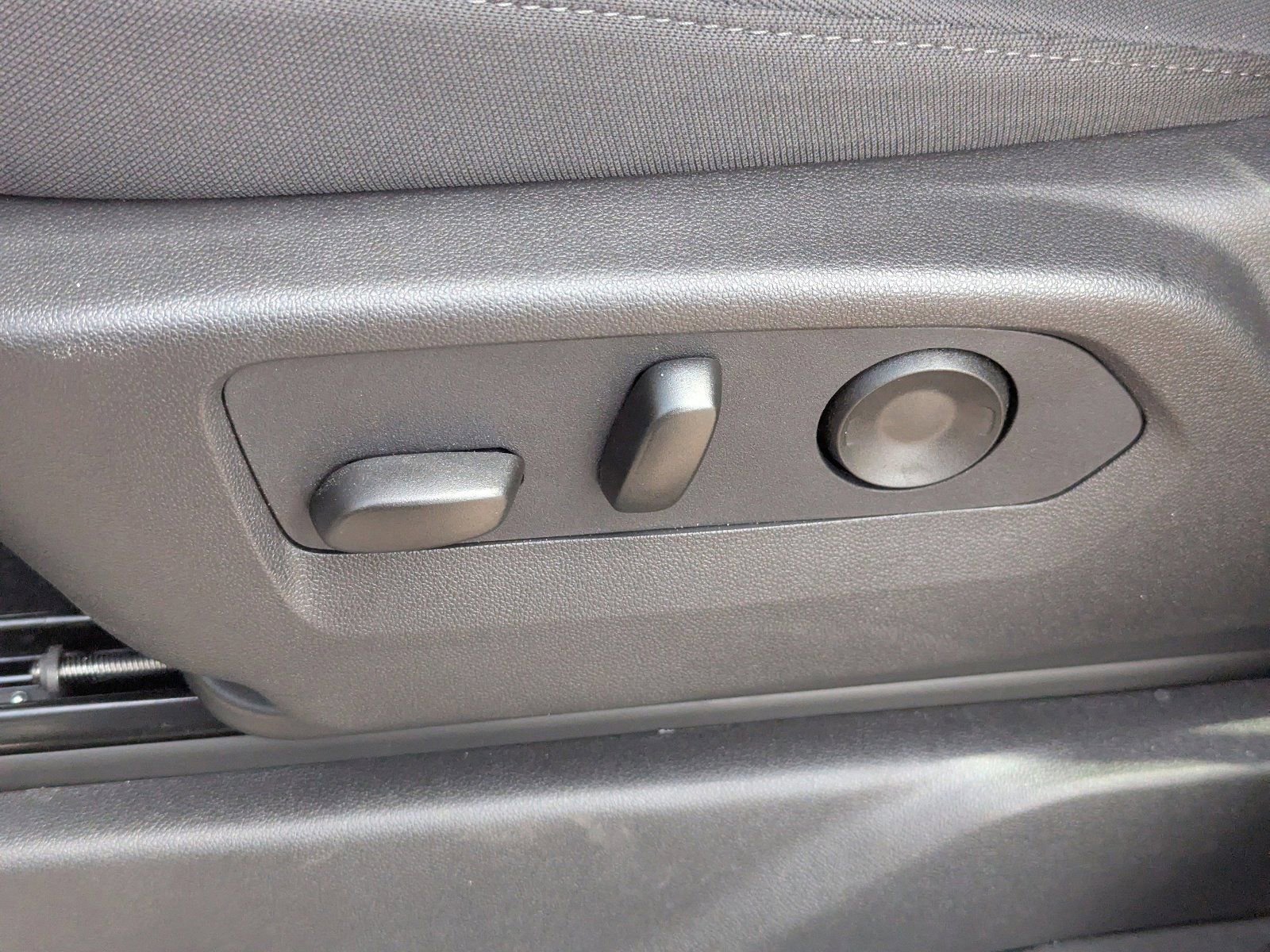 Used 2025 Chevrolet Silverado 2500 Custom w/ Custom Value Package image 24