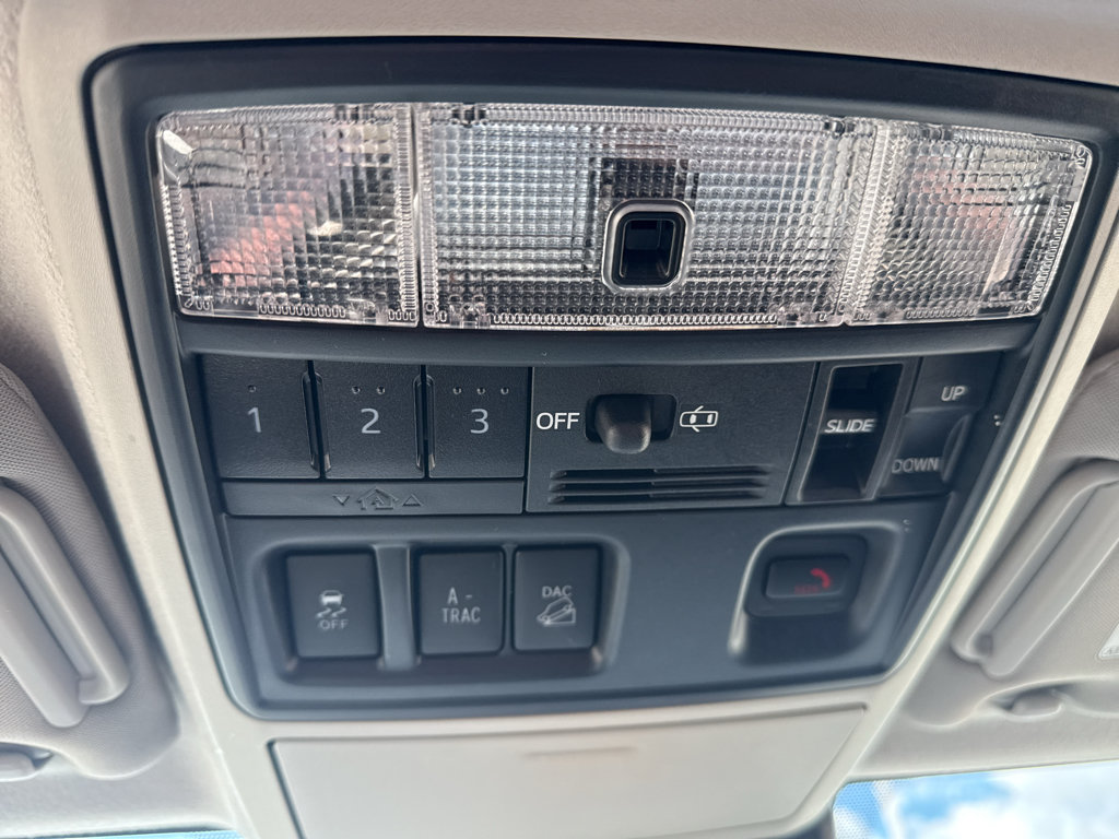 Used 2022 Toyota 4Runner Limited AWD/4WD image 21