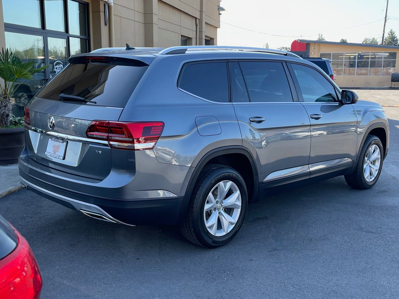 Used 2018 Volkswagen Atlas Launch Edition FWD image 7