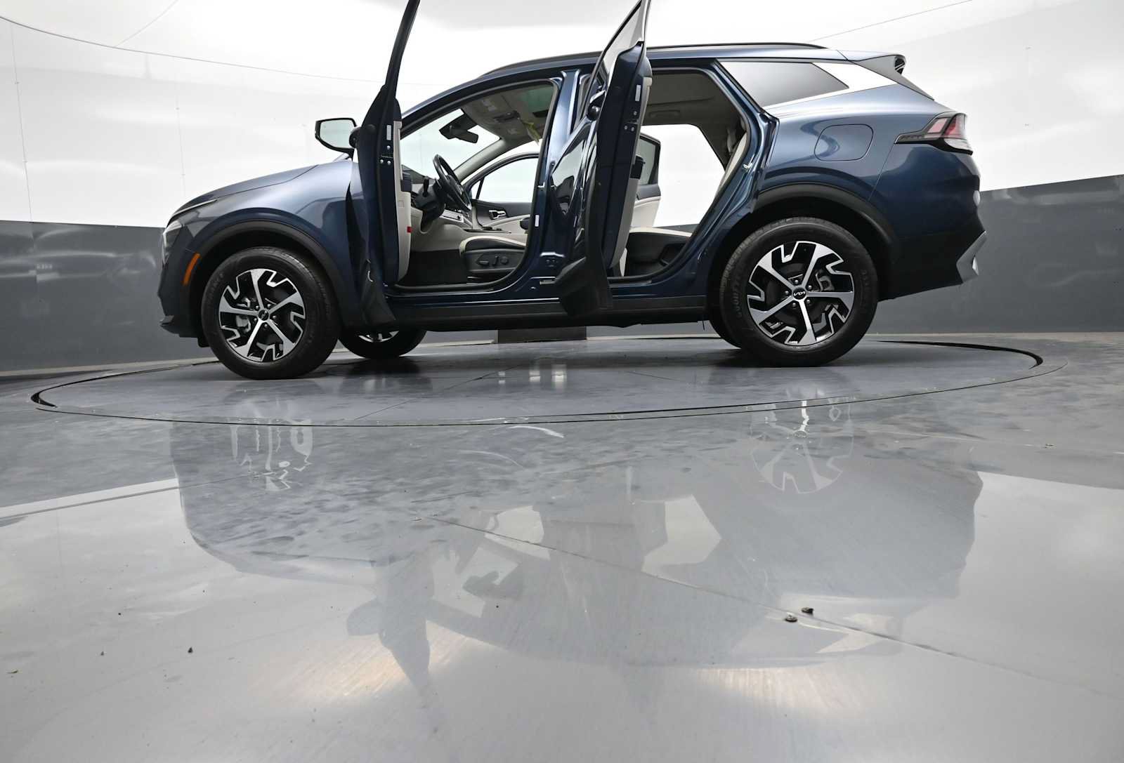 Used 2025 Kia Sportage EX w/ EX Premium Package AWD/4WD image 50