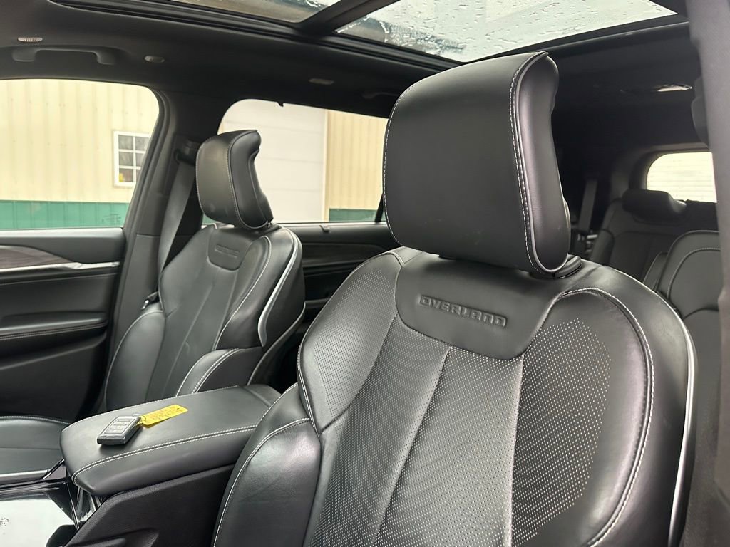 Used 2021 Jeep Grand Cherokee L Overland w/ Advanced Protech Group III image 3