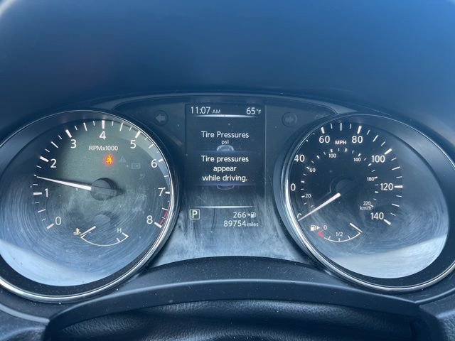 Used 2017 Nissan Rogue SV AWD/4WD image 10