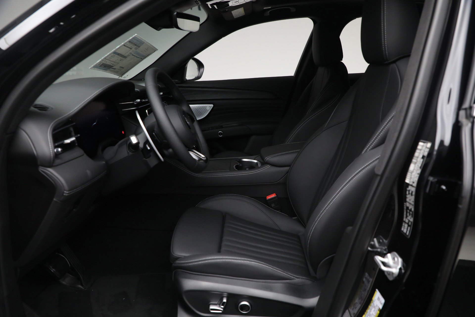 New 2025 Maserati Grecale GT image 13