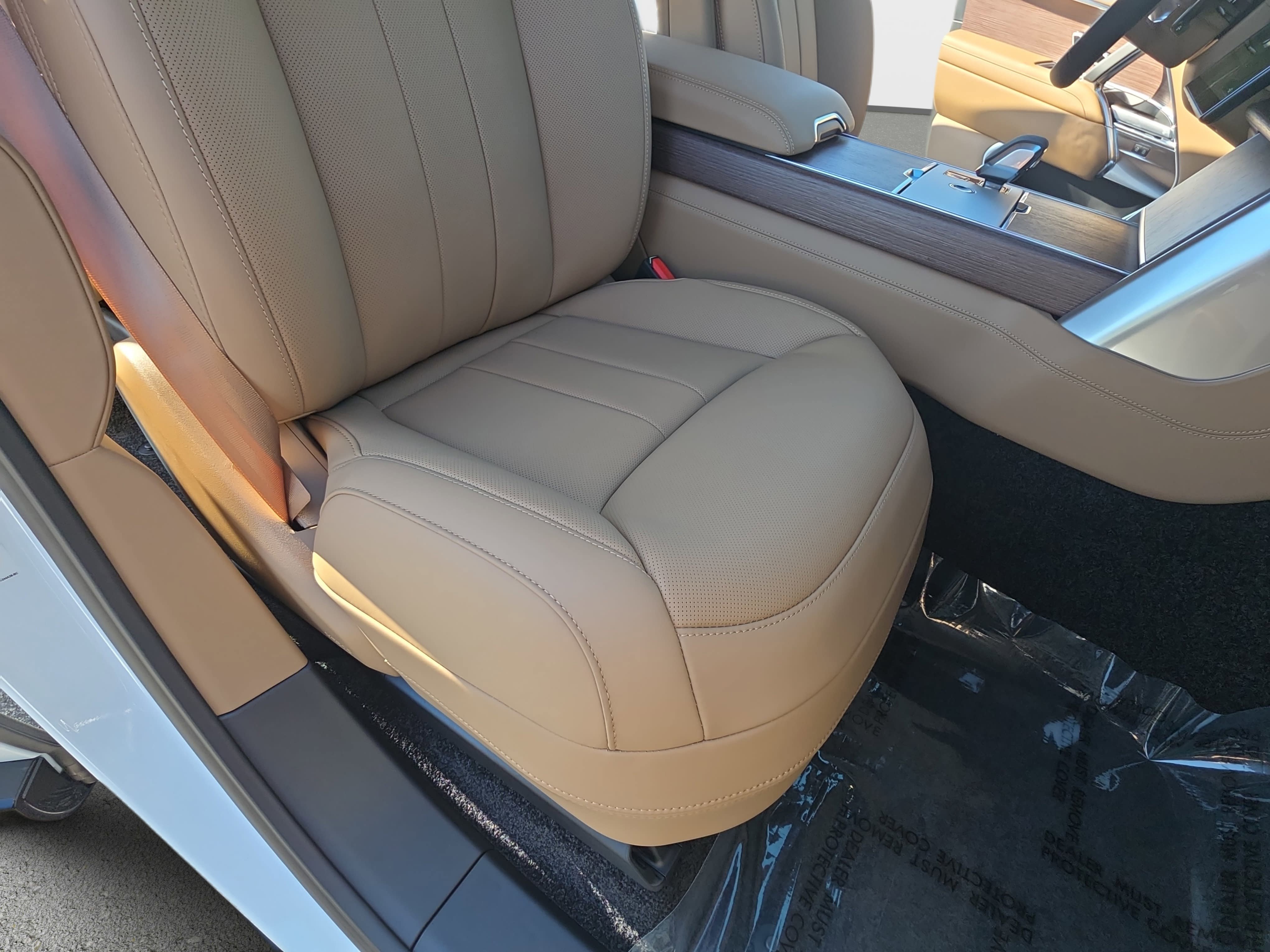 New 2026 Land Rover Range Rover Long Wheelbase SE AWD/4WD image 10