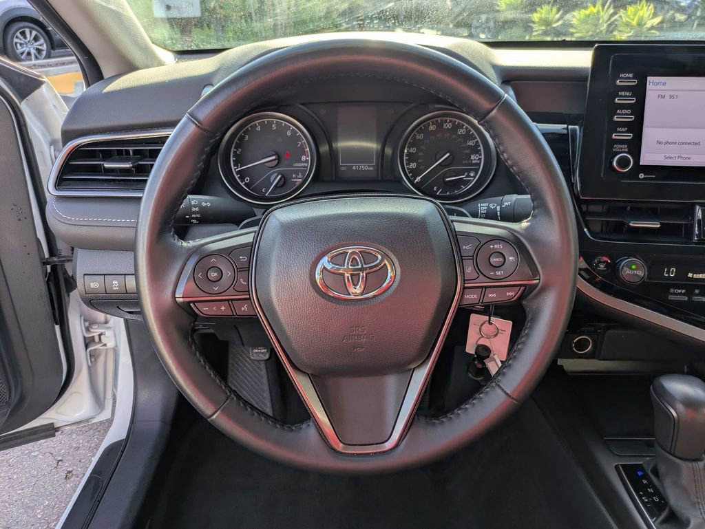 Used 2024 Toyota Camry SE image 18