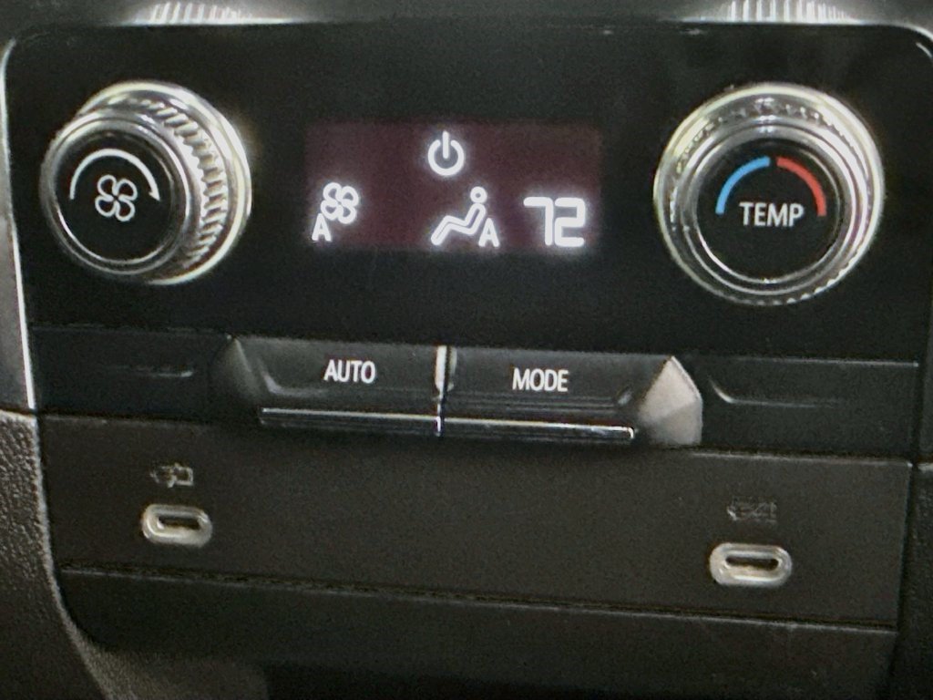 Used 2024 GMC Yukon SLT RWD image 42