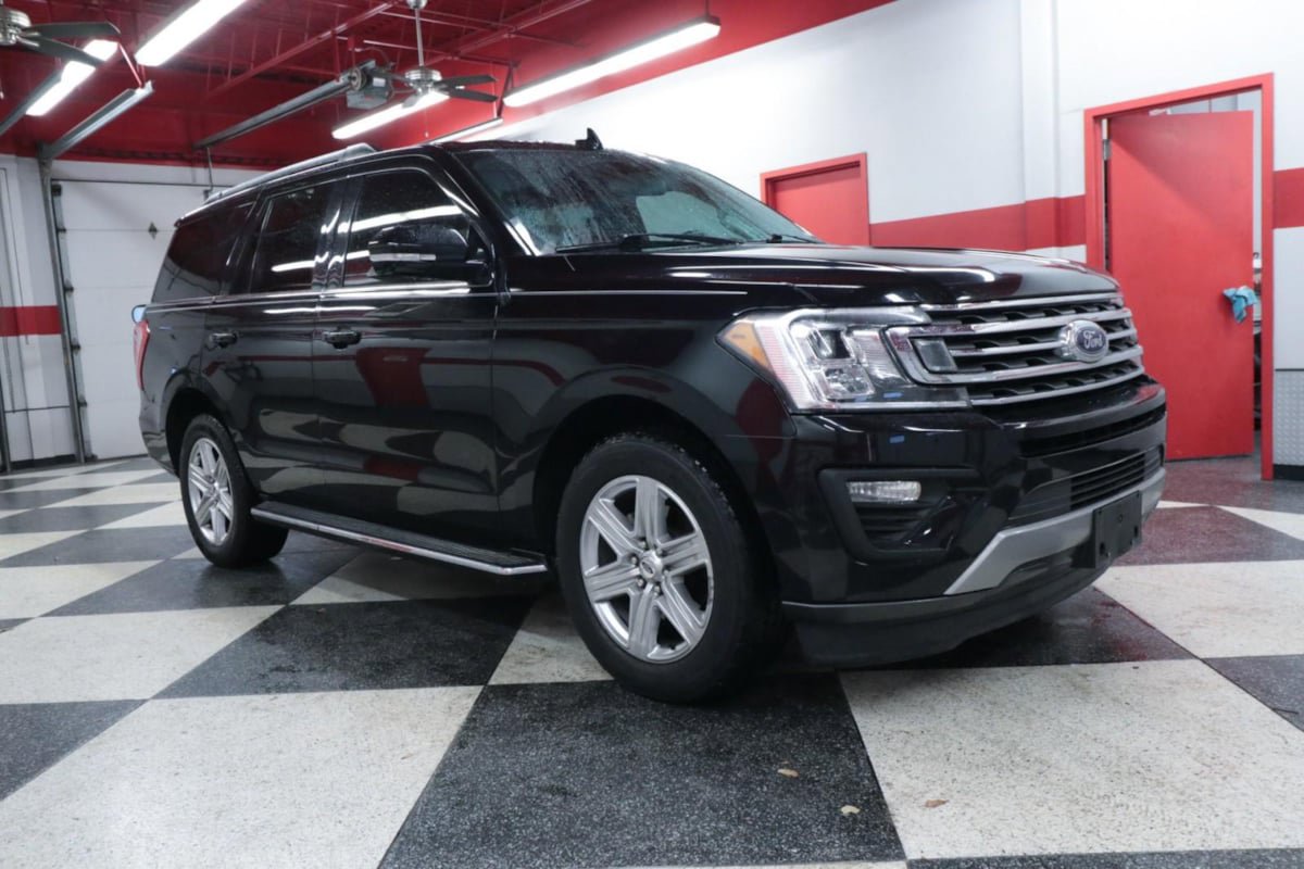 Used 2019 Ford Expedition XLT w/ Equipment Group 202A RWD image 2