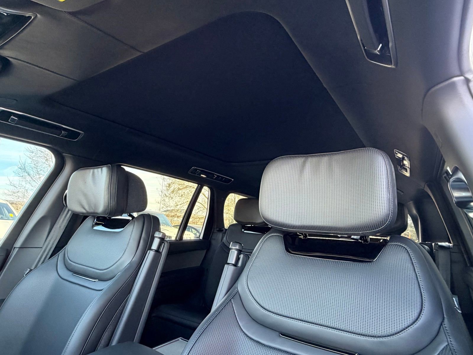 New 2026 Land Rover Range Rover SV image 24