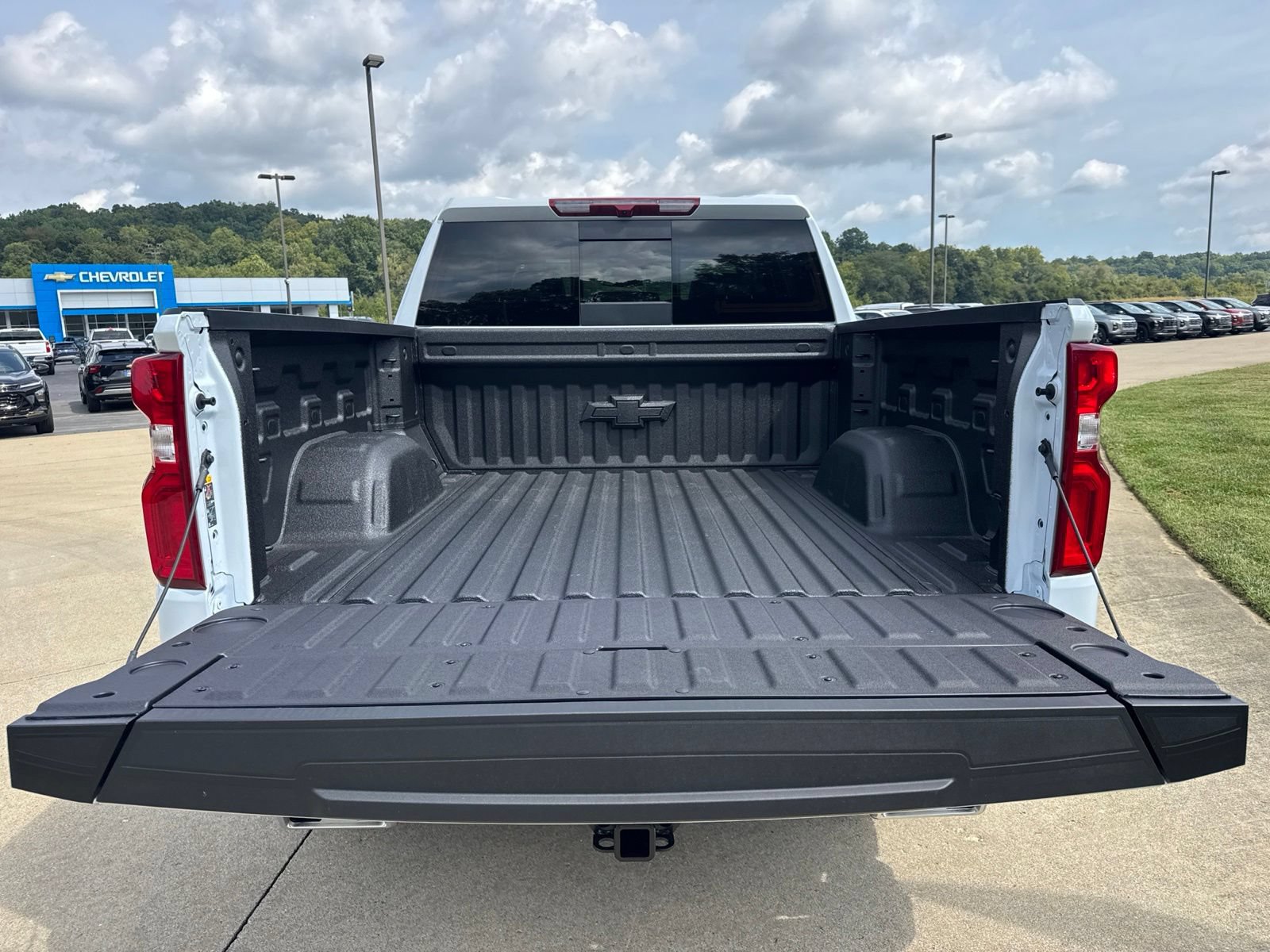 New 2026 Chevrolet Silverado 1500 High Country w/ High Country Premium Package AWD/4WD image 11