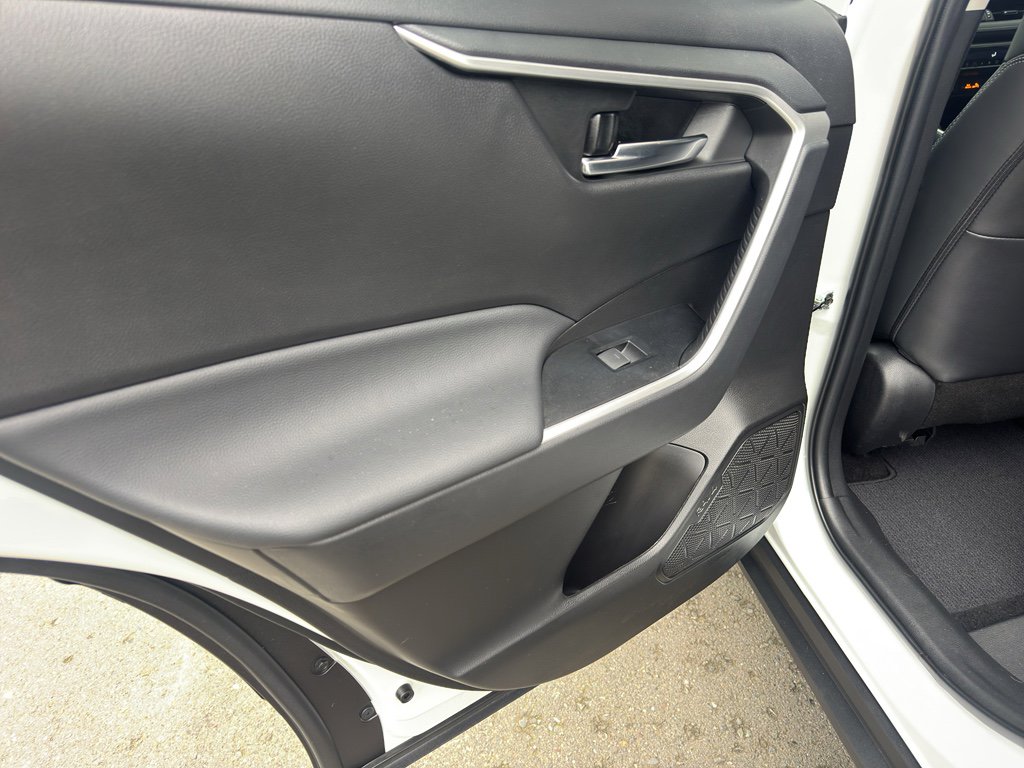 Used 2023 Toyota RAV4 XLE Premium image 10