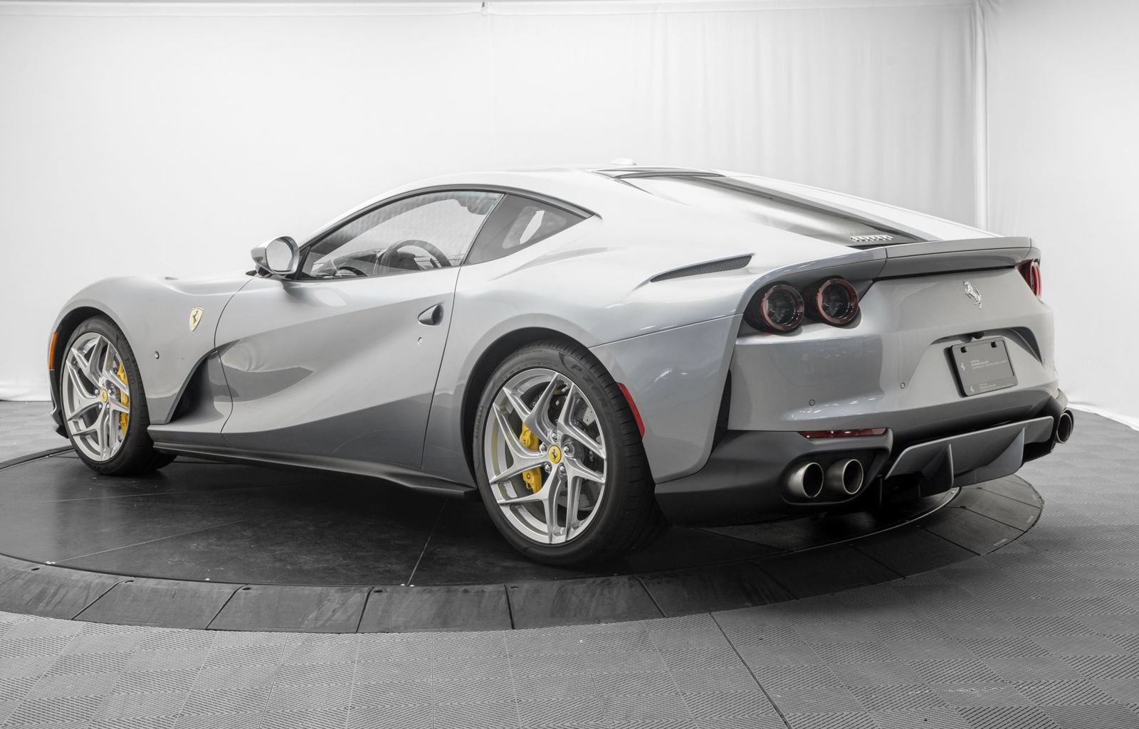 Used 2020 Ferrari 812 Superfast RWD image 5