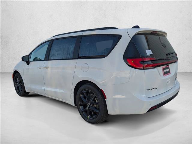 New 2026 Chrysler Pacifica Limited image 9