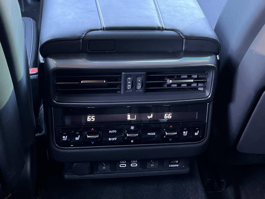 Used 2023 Lexus LX 600 4WD w/ Luxury Package image 18