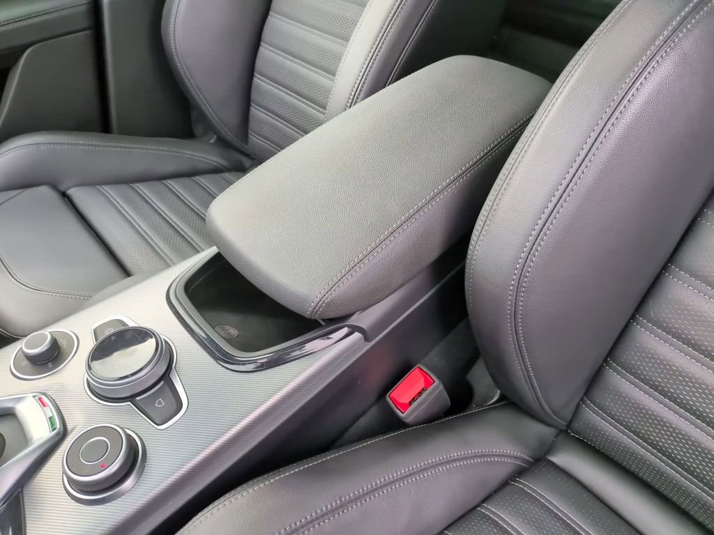 Used 2024 Alfa Romeo Stelvio Veloce image 29