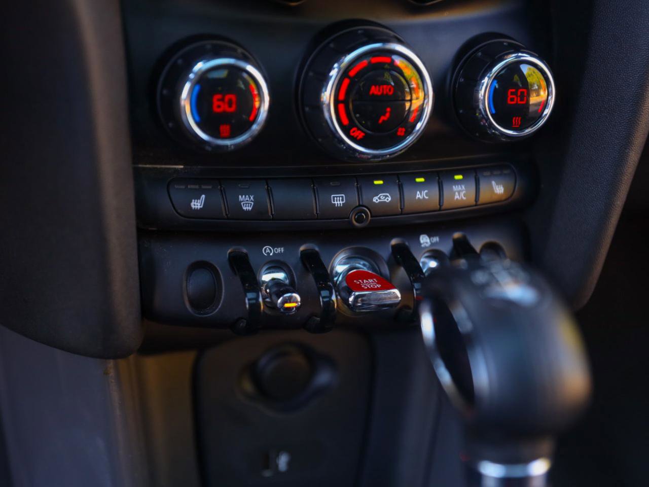 Used 2019 MINI Cooper 2-Door Hardtop image 17