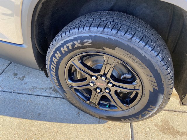 Used 2022 GMC Acadia AT4 w/ Technology Package image 30