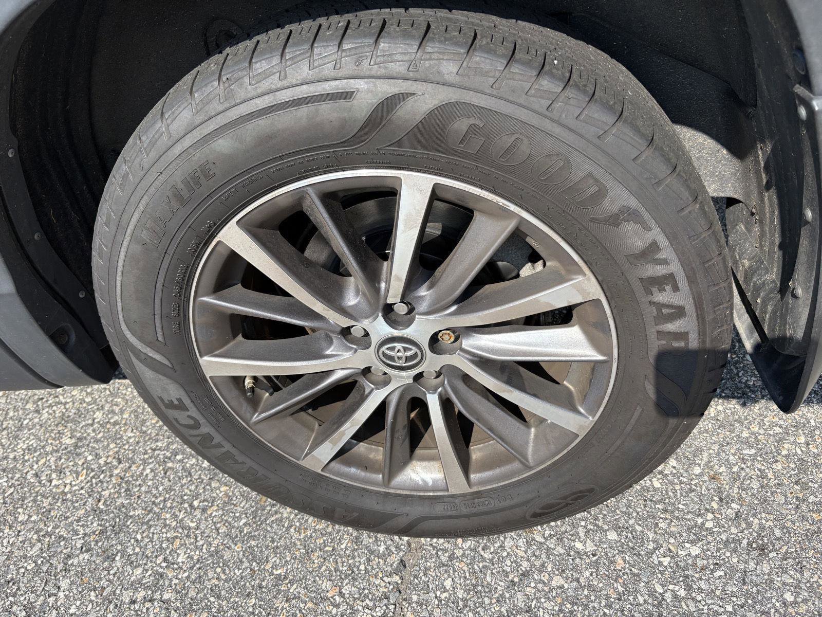 Used 2019 Toyota Highlander XLE image 29