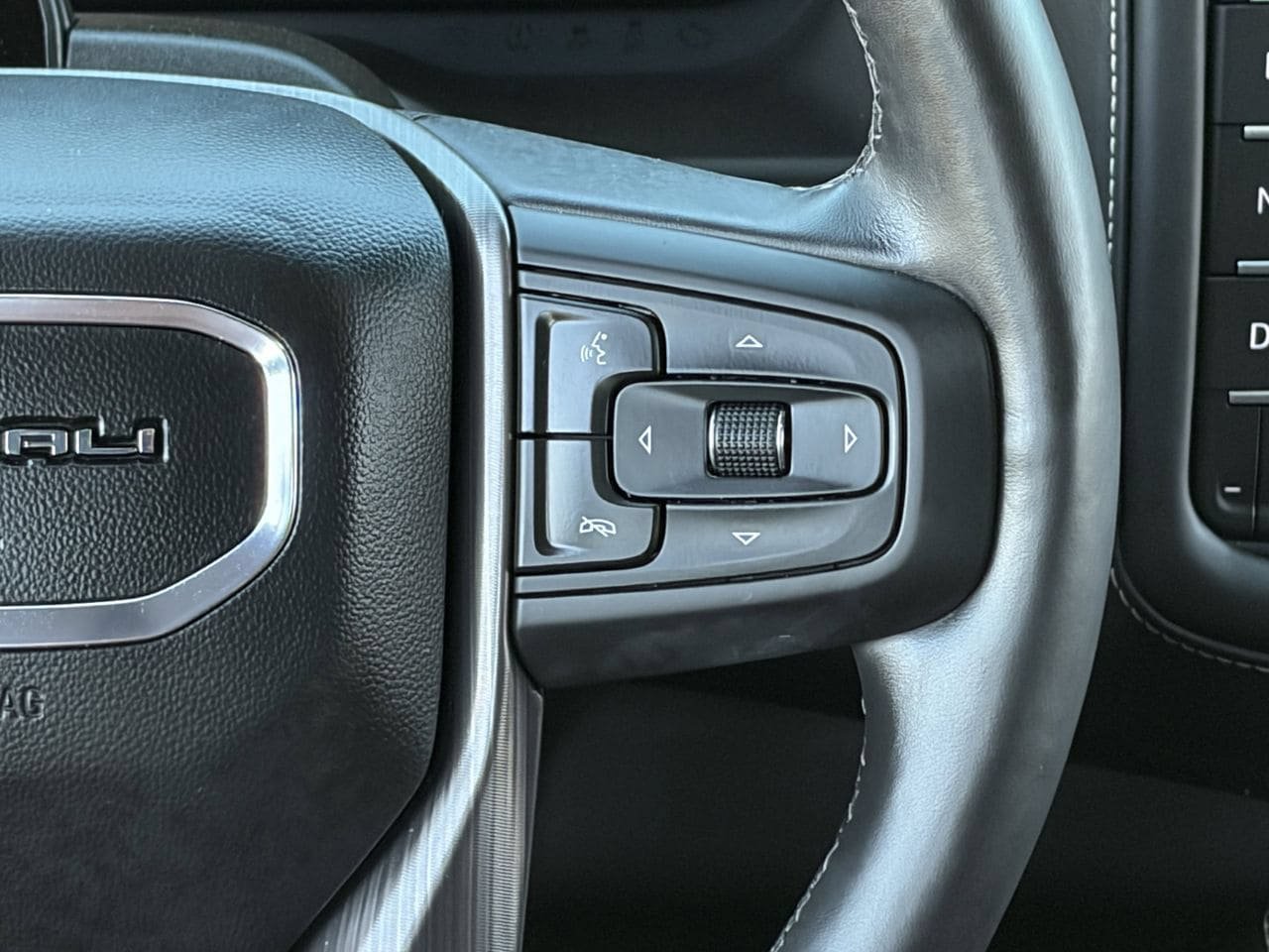 Used 2023 GMC Yukon XL Denali Ultimate w/ LPO, Floor Liner Package AWD/4WD image 21