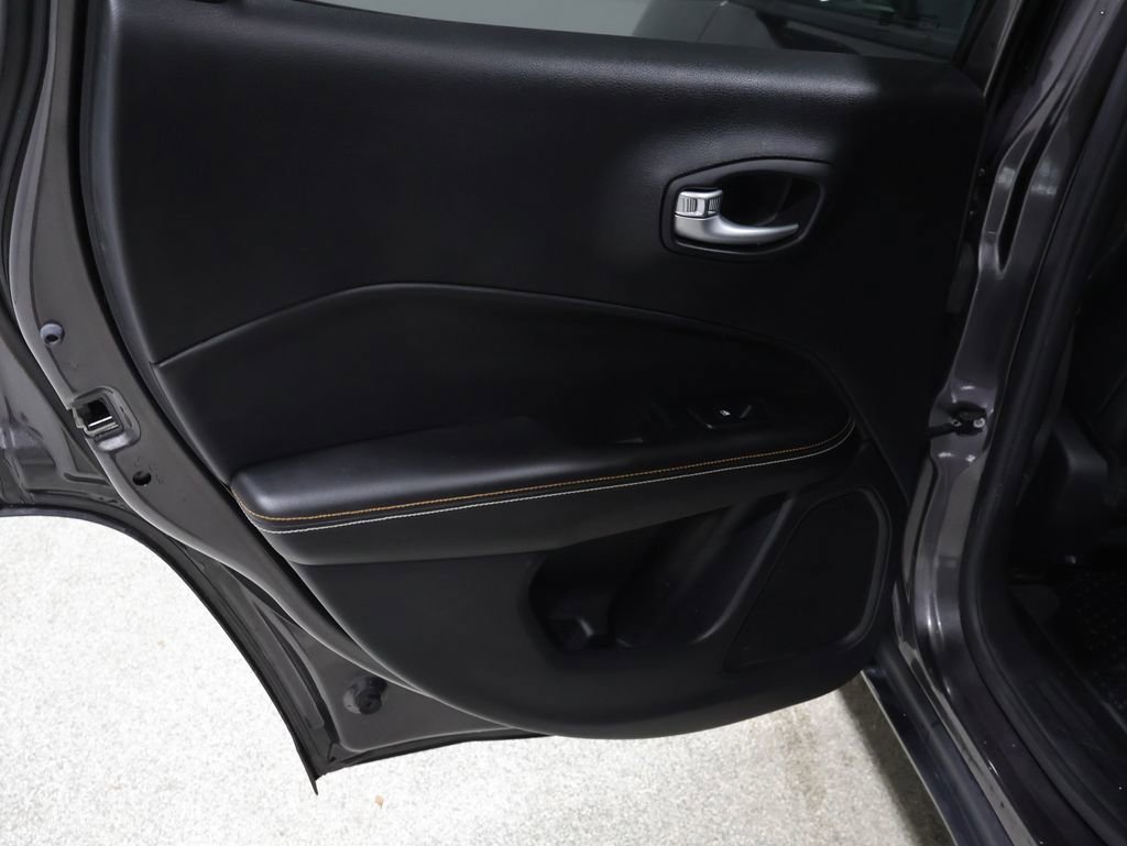 Used 2018 Jeep Compass Latitude w/ Cold Weather Group image 11