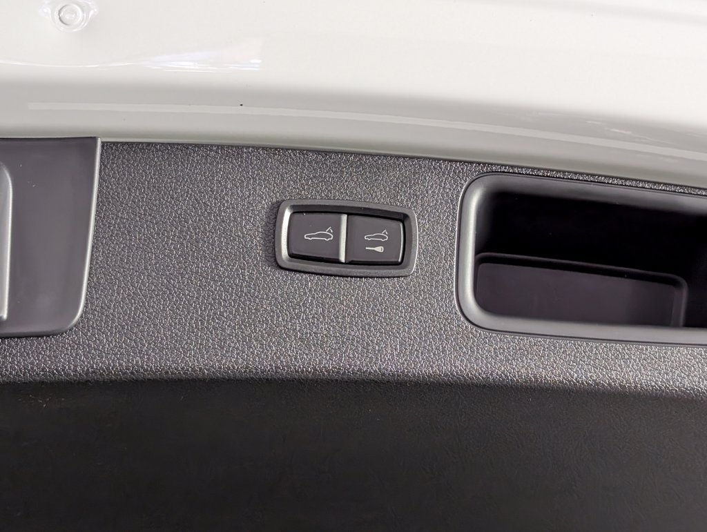 New 2026 Porsche Macan AWD/4WD image 18