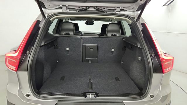 Certified 2026 Volvo XC40 B5 Plus w/ Climate Package AWD/4WD image 39