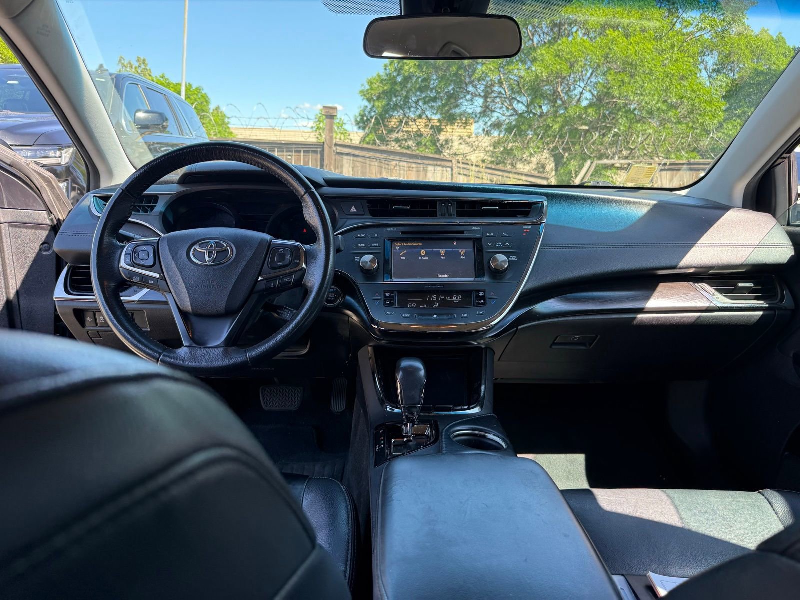 Used 2018 Toyota Avalon XLE image 12